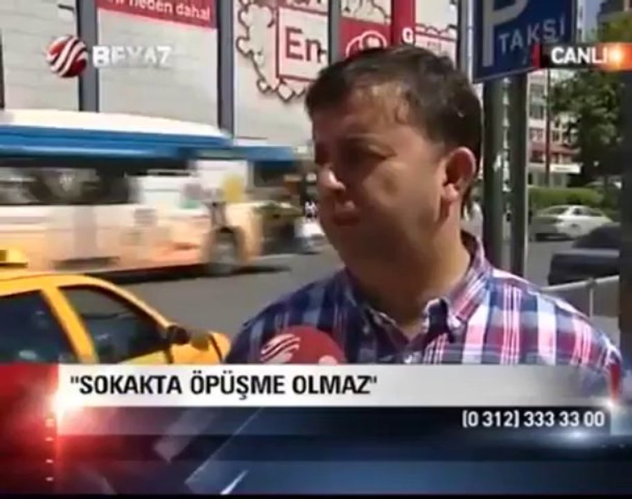 Ankara metrosunda öpüşme protestosu