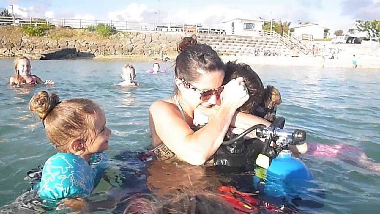 Un militaire US fait une surprise sous-marine à sa femme