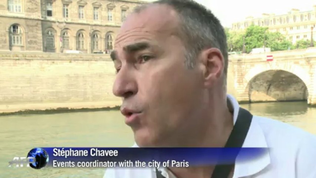 Paris sets up beach in the heart of the city