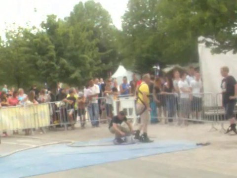 saut a l'elastique thierry destrooper le 14 juillet 2013 tourcoing plage