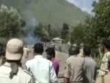 Live Fight Between Indian Army And Citizens of  Jammu and Kashmir, India