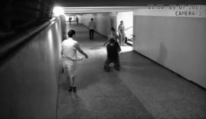 A girl hits a man who's trying to steal her phone!