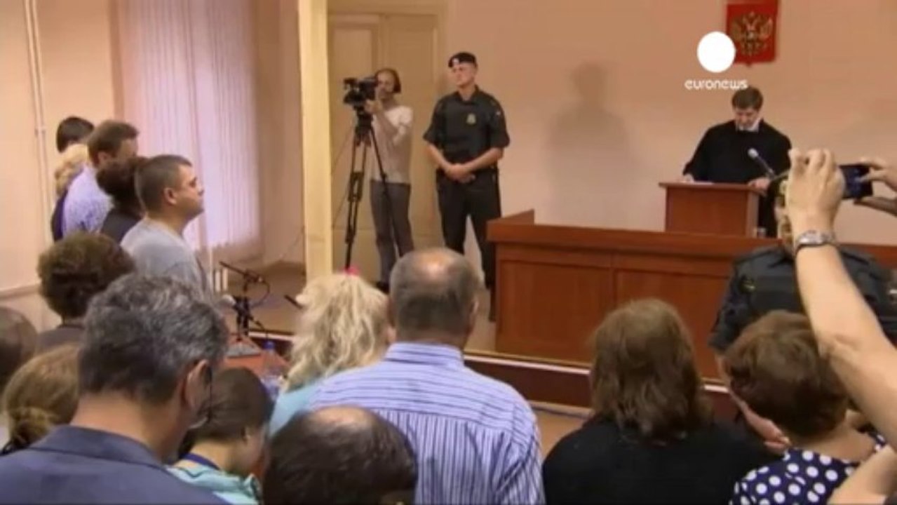 El opositor ruso Alexéi Navalni, declarado culpable de...