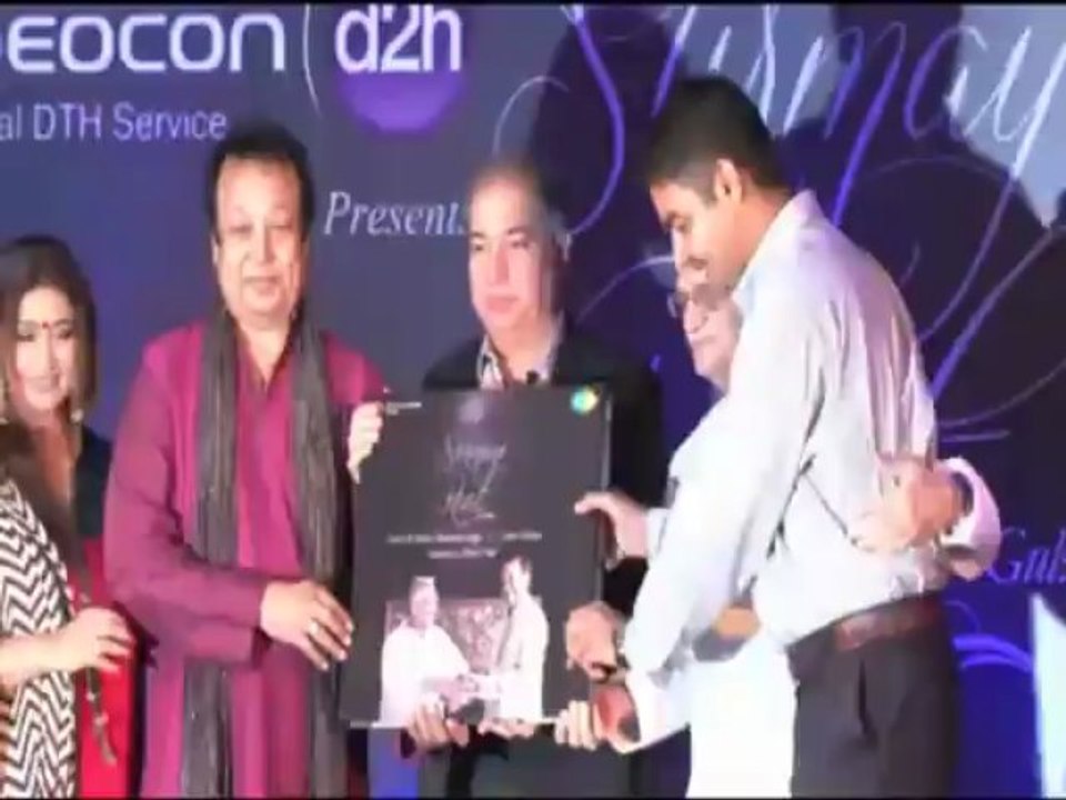 Gulzar launches Surmayi Raat