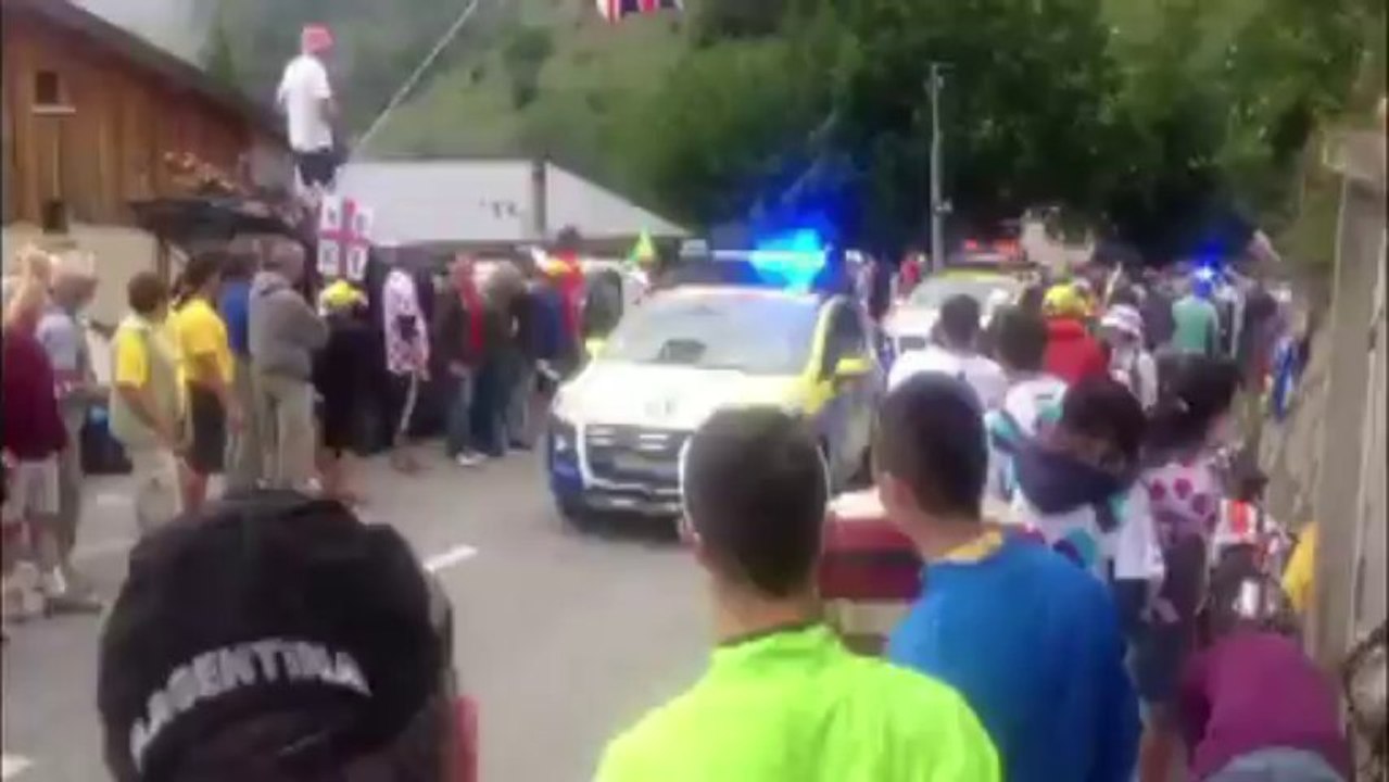 Le passage de la caravane dans la montée de l'Alpe d'Huez