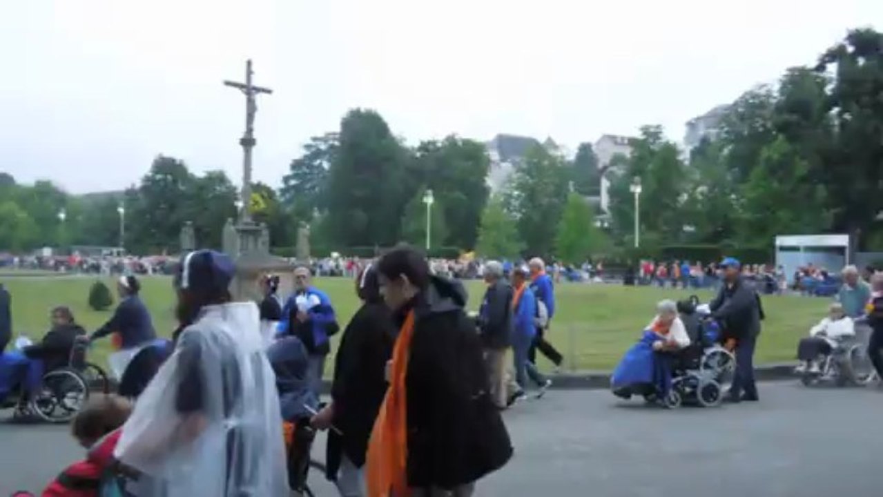 Procession aux flambeaux - Lourdes 2013