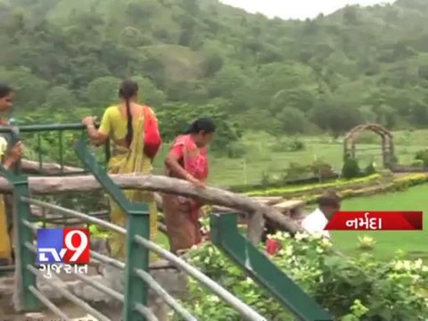 Tv9 Gujarat - Scores of tourist embarks as Narmada dam overflows