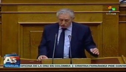 Grecia aprueba ley que despedirá a miles de trabajadores públicos