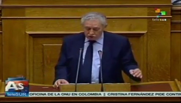 Grecia aprueba ley que despedirá a miles de trabajadores públicos