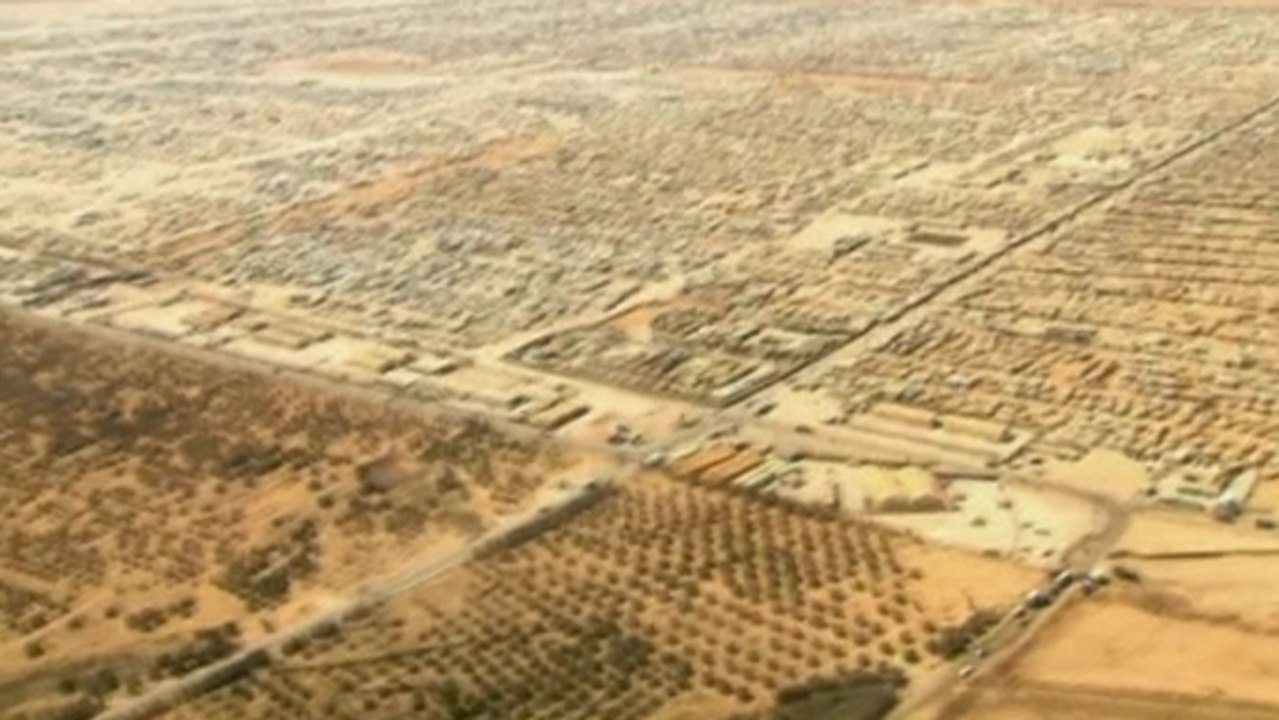 Syrian refugees demand help from Kerry at Jordan camp