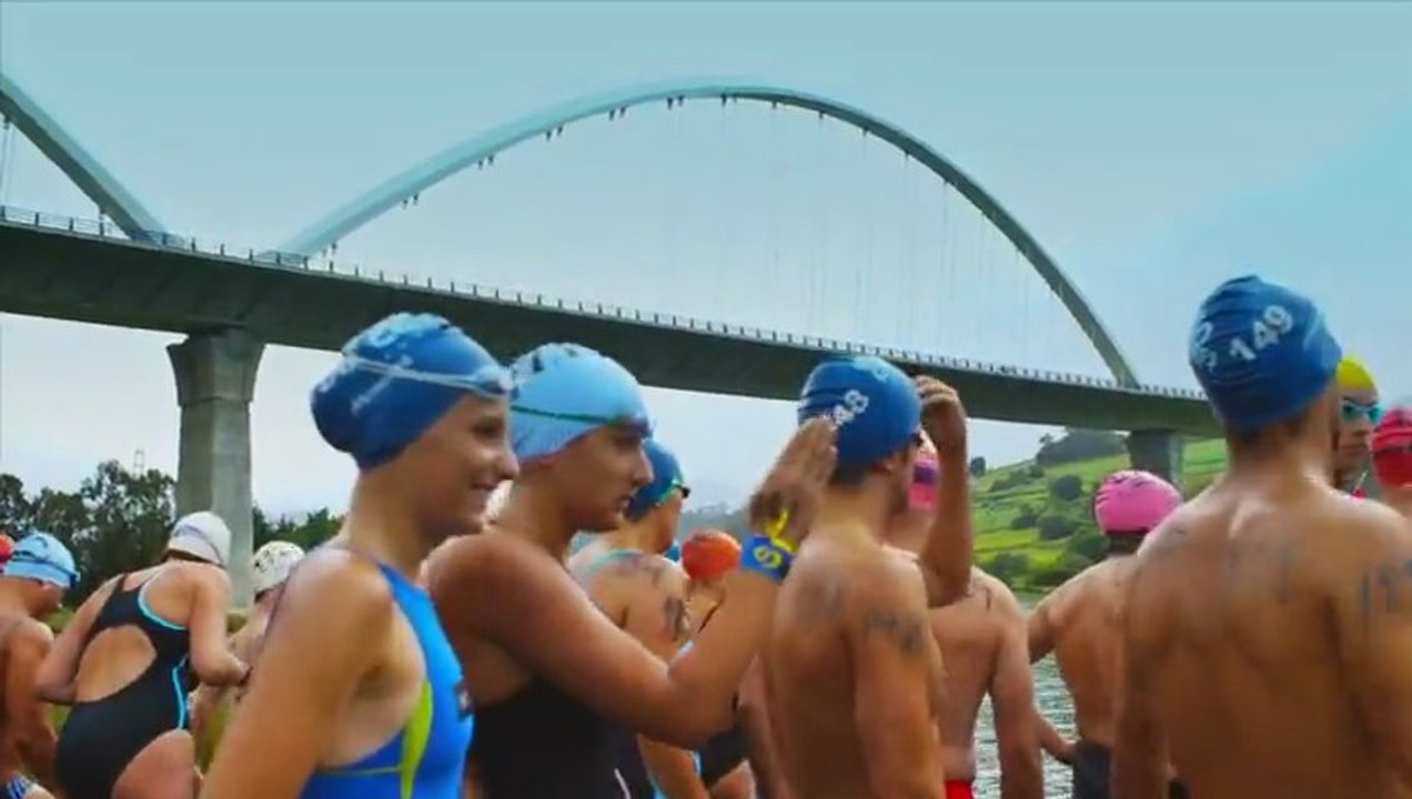 Descenso a nado de la ría de Navia
