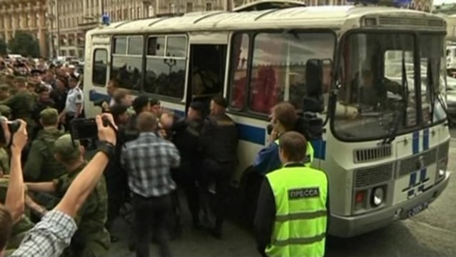 Navalny supporters arrested at protest near Kremlin