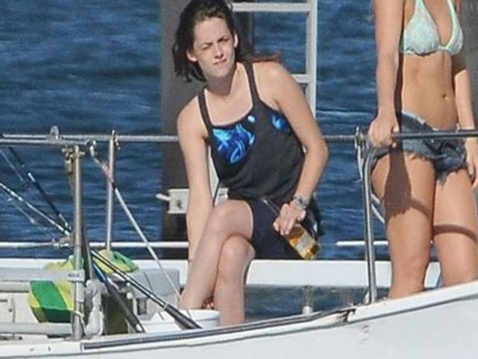 Kristen Stewart Drinks BEER On The Sets Of Camp X Ray