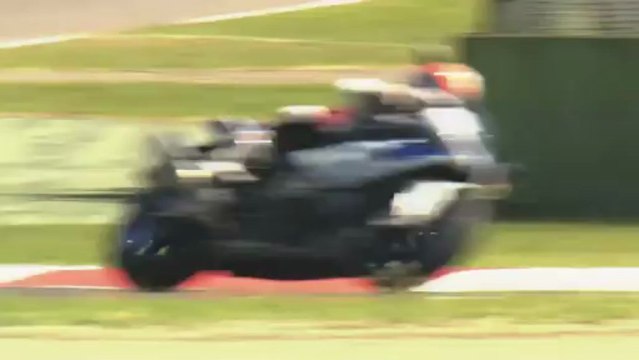 BMW HP4 Road & BMW HP4 Superstock ridden at Imola | 'Track' Tests | Motorcyclenews.com