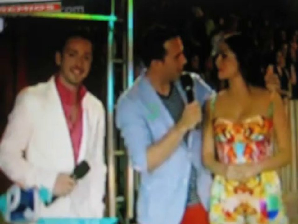 Entrevista Danna Garcia Premios Juventud