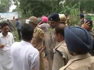 police lathicharge on rajput peoples for protest against Ekta kapoor & Jodha Akhbar