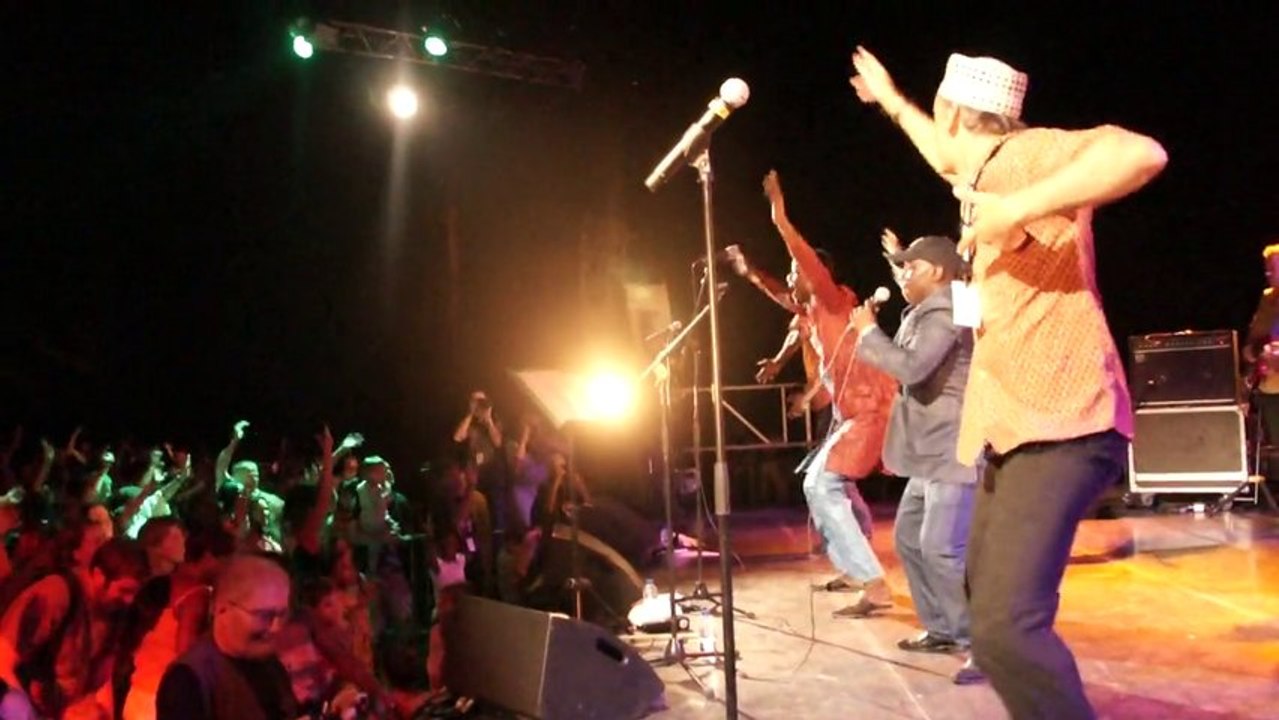 Le Bal de l'Afrique Enchantée au Festival LES TEMPS CHAUDS " à Bourg-en-Bresse le 12 JUILLET 2012