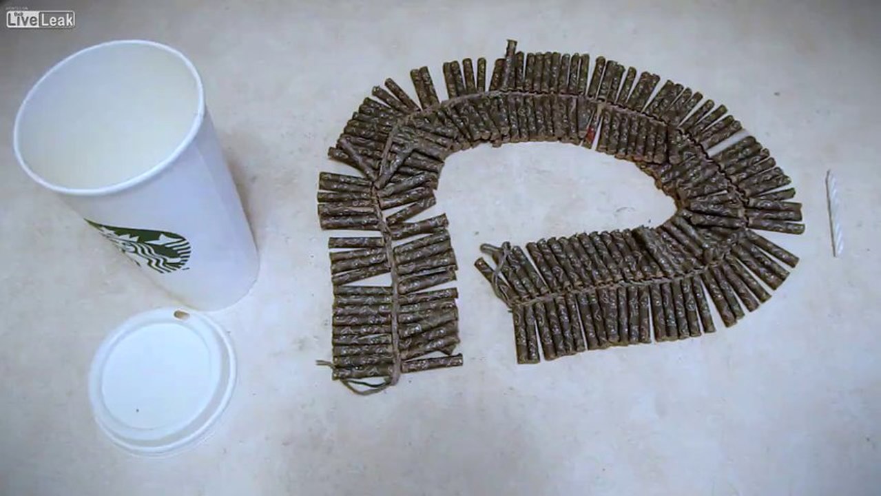 Blague des pétards dans une bibliothèque