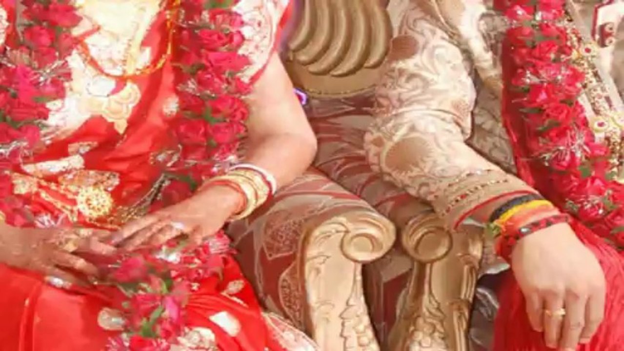 Cricketer Manoj Tiwary ties knot with Sushmita