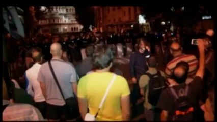 Bulgarie : des ministres et des députés assiégés au Parlement