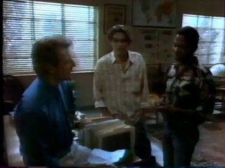 Hull.High.-.A.suli.S01E03.VHSRip.XviD.HunDub-tagsi