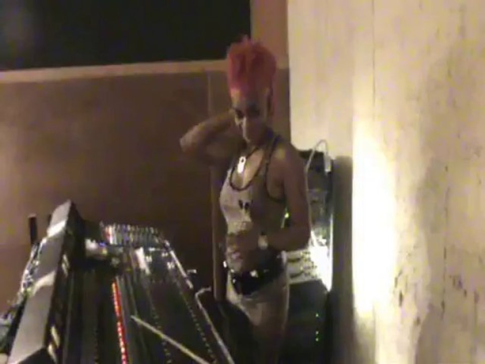 La poetesse Nathy Ebriet Louzolo amour Paris