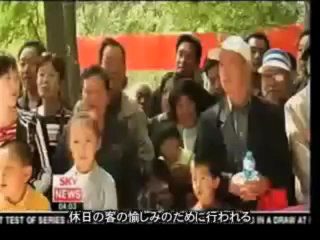 生きた牛がトラの餌　中国サファリパークの残酷見せ物 China's Zoos