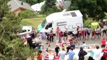 Fan Gets Tripped Chasing Tejay_Van_Garderen Tour_de_France_2013 Croche-pied