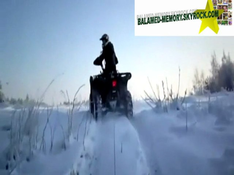 Un ovni filmé durant une séance de moto neige