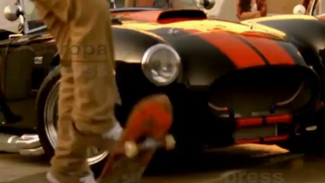 Justin Bieber luce nuevo tatuaje