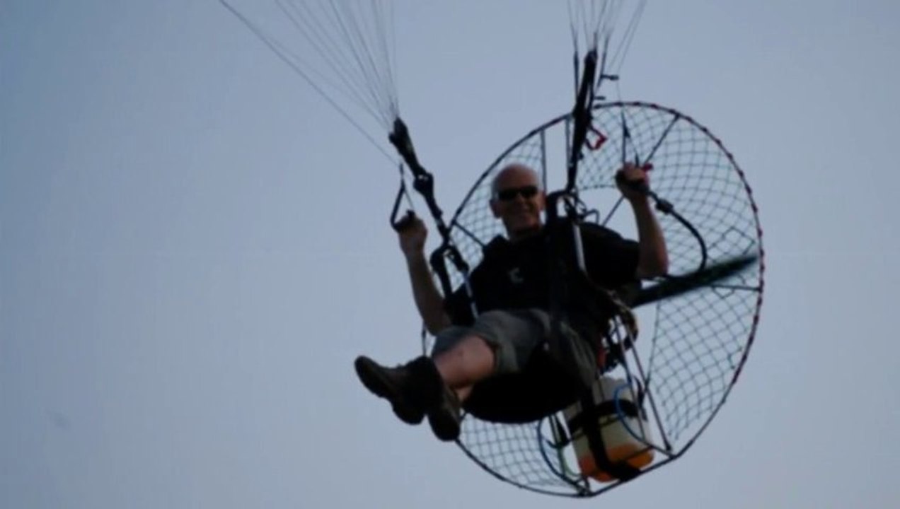 Un ami en paramoteur..... - 6 juillet 2013