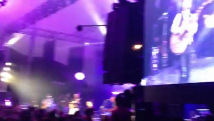 Tryo " serre moi " Live @ Poupet