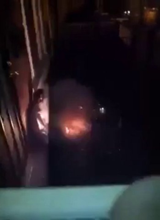 Comment réveiller votre pote bourré avec des pétards !!