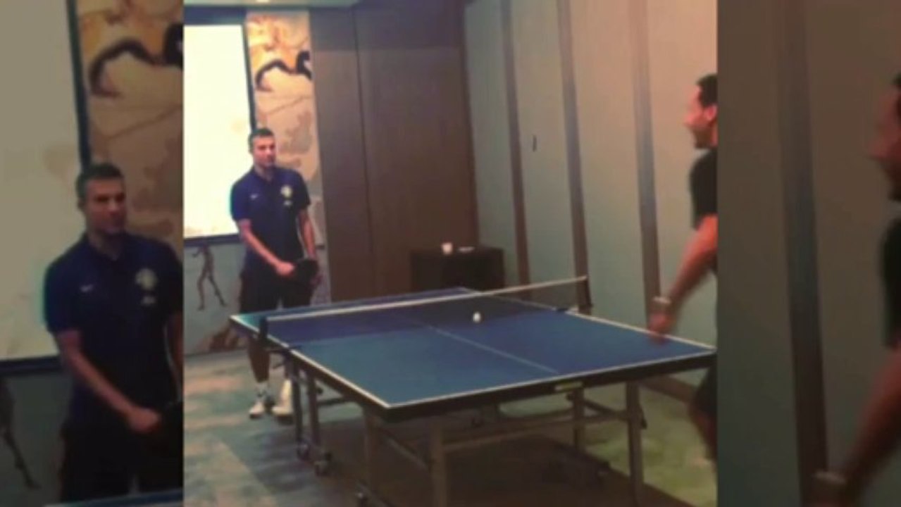 Insolite : Van Persie et Ferdinand se défient a...