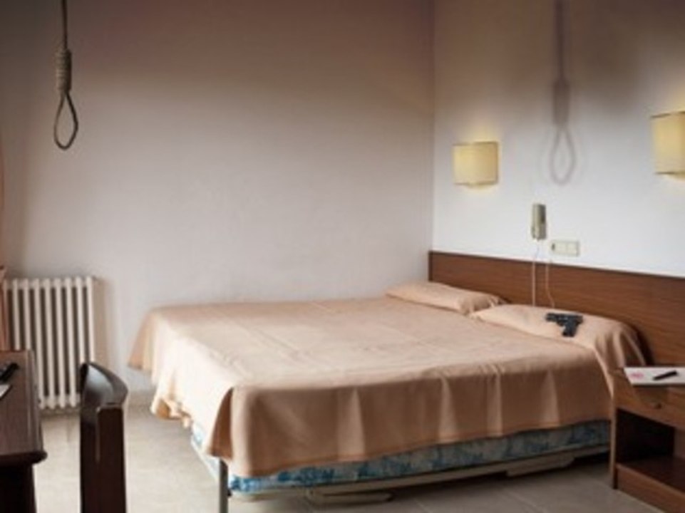 Red Roof Inn Announces New Suicidal Suite