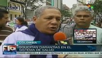 Marchan trabajadores de salud en Bogotá