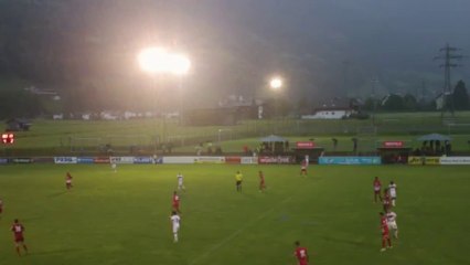 Οπαδοί του Ολυμπιακού τραγουδούν σύνθημα στο Σρουνς