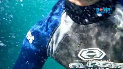 CLIFF DIVING AT CHURNA ISLAND KARACHI PAKISTAN