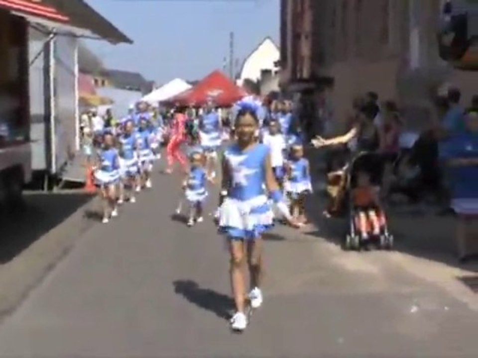 Proisy : le défilé des majorettes avait son héros