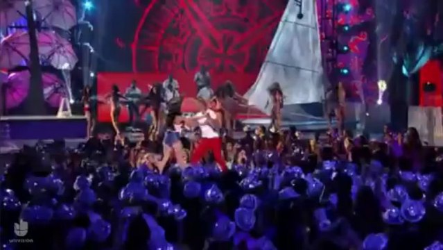 Maite Perroni presentando Tú y Yo en Premios Juventud 2013