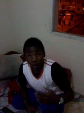 Elvis boss de paname gros freestyle dans un HLM