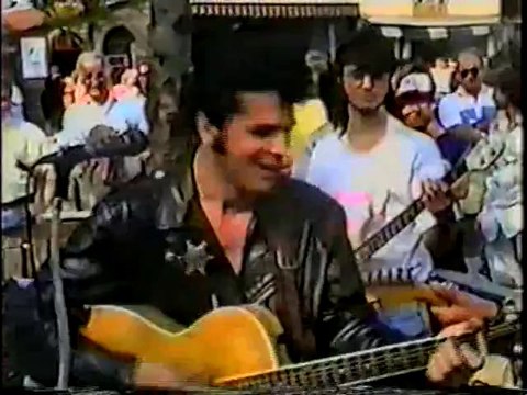 Screaming girls love Hollywood Joe and then some