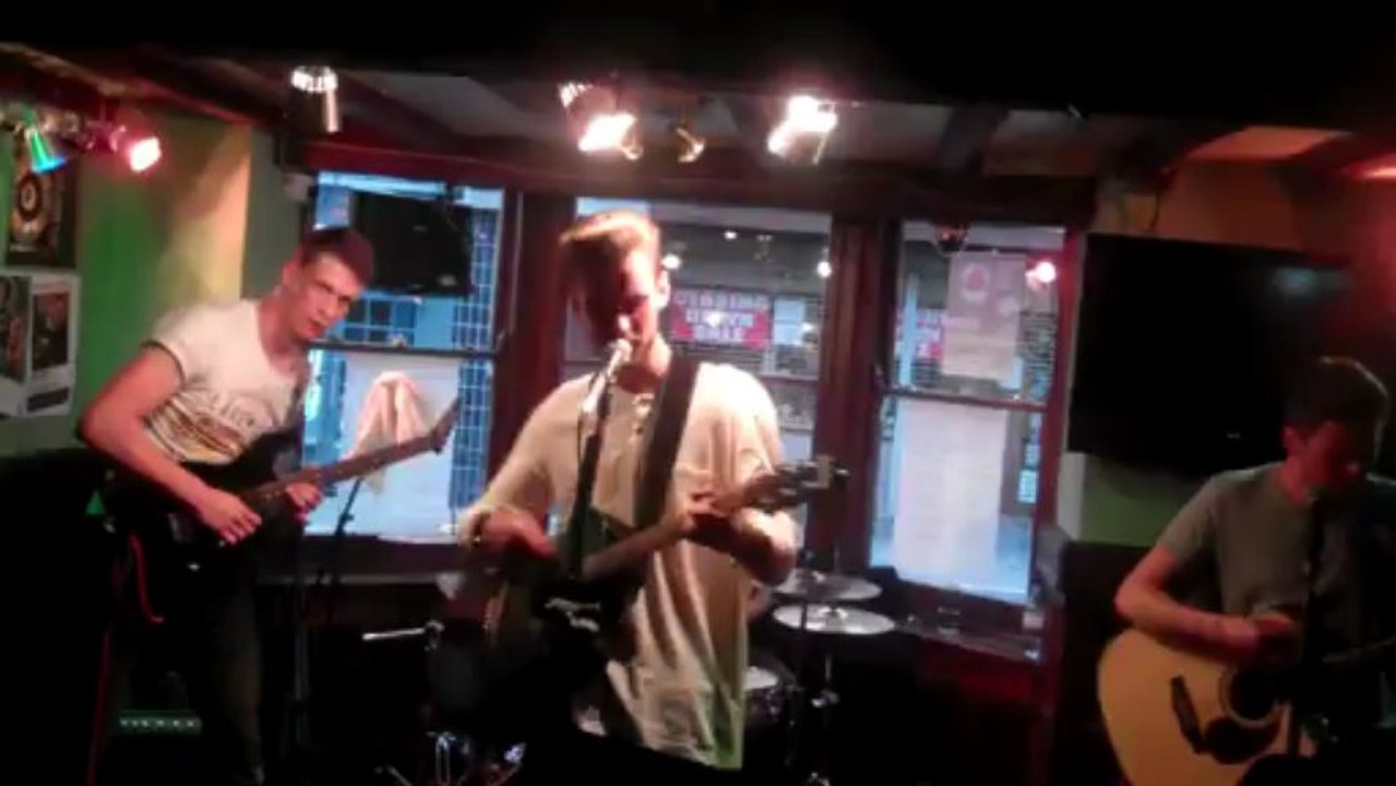 kings of leon the bucket by the summer snowmen live at the bull colchester