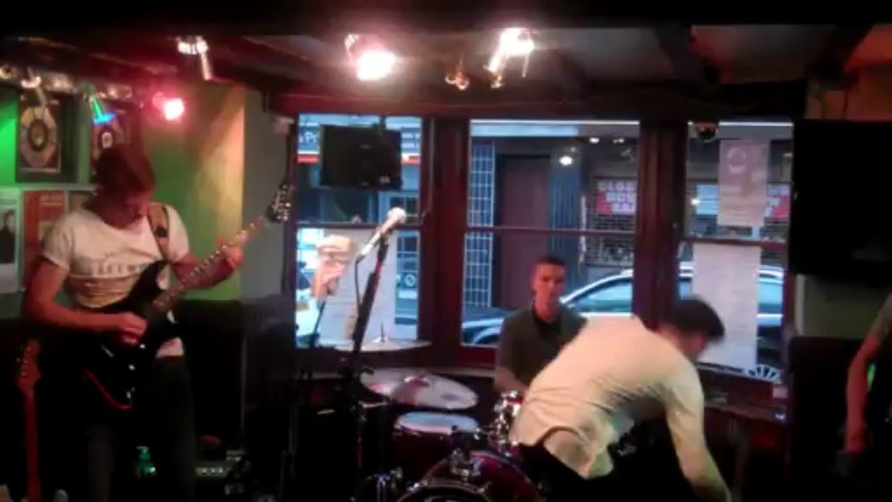 kings of leon 4 kicks by summer snowmen live at the bull colchester