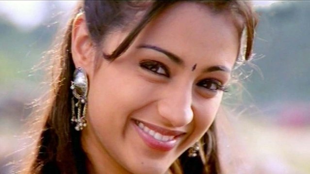 Pournami Songs - Muvvala Navvakala - Prabhas Trisha and Charmi
