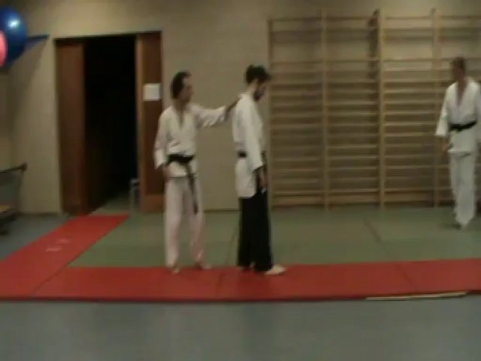 Ushiro eri dori (henka oshi) : uchi sabaki, kokyu nage