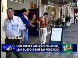 Pegadinha do João Kleber - Malucos assustam pedestres