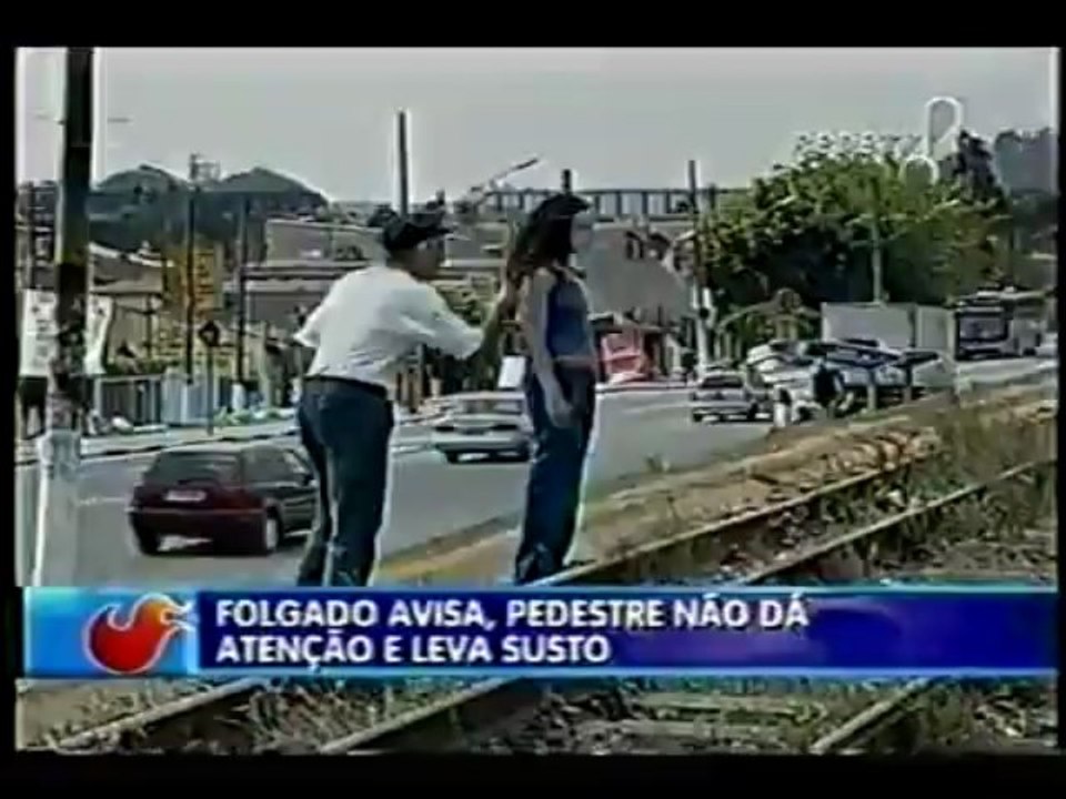 Pegadinha do João Kleber  - Susto na linha de trem