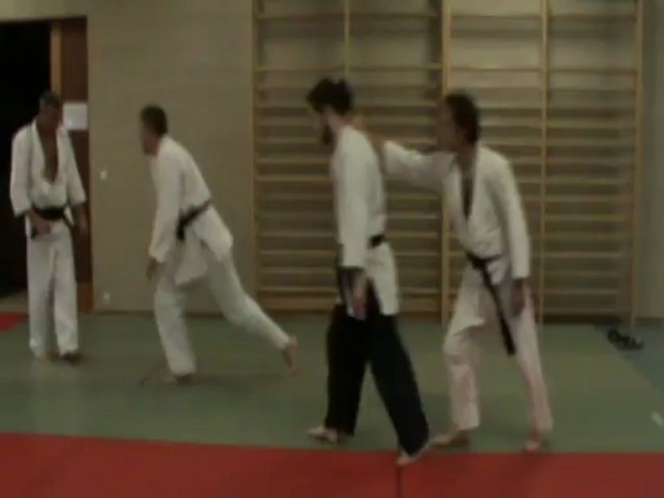 Ushiro eri dori (henka oshi) : soto sabaki, ikkyo (Ko henka)