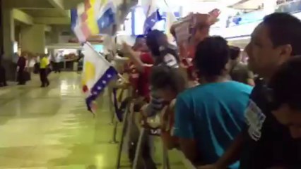 Una multitud de seguidores recibió a Capriles en Maiquetía